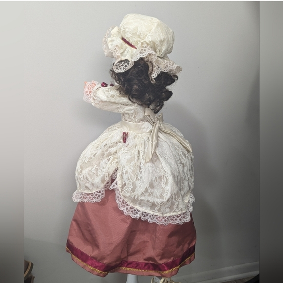 RALPH LAUREN CHRISTMAS STYLE Animated Victorian Caroler Vintage - Picture 12 of 17